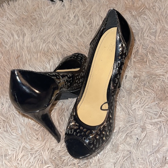 Black High Heels / Pumps Size 7.5 - Picture 3 of 5
